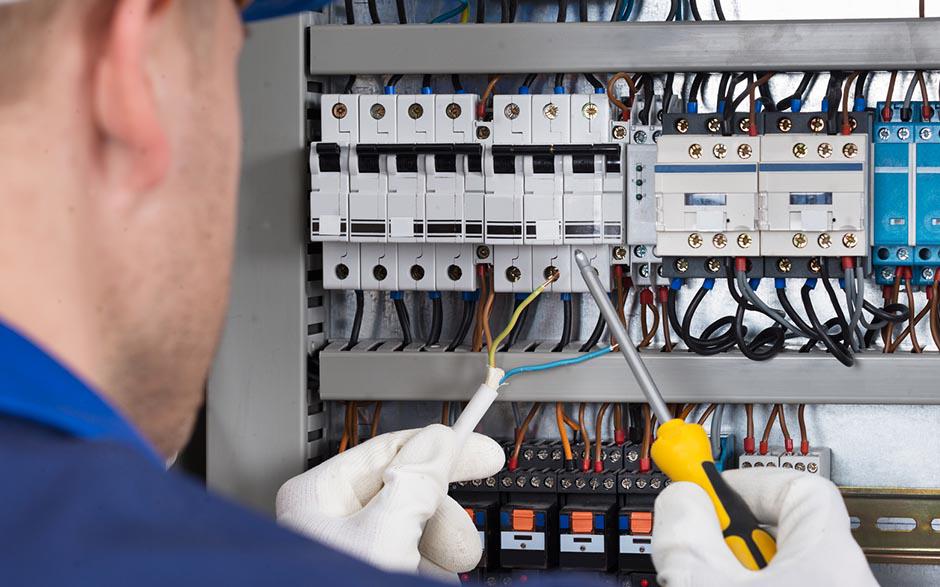 taux horaire électricien Paris 6
